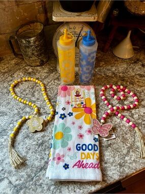 Dolly Parton’s Floral 'Good Days Ahead' Kitchen Towel - Yellow & Blue